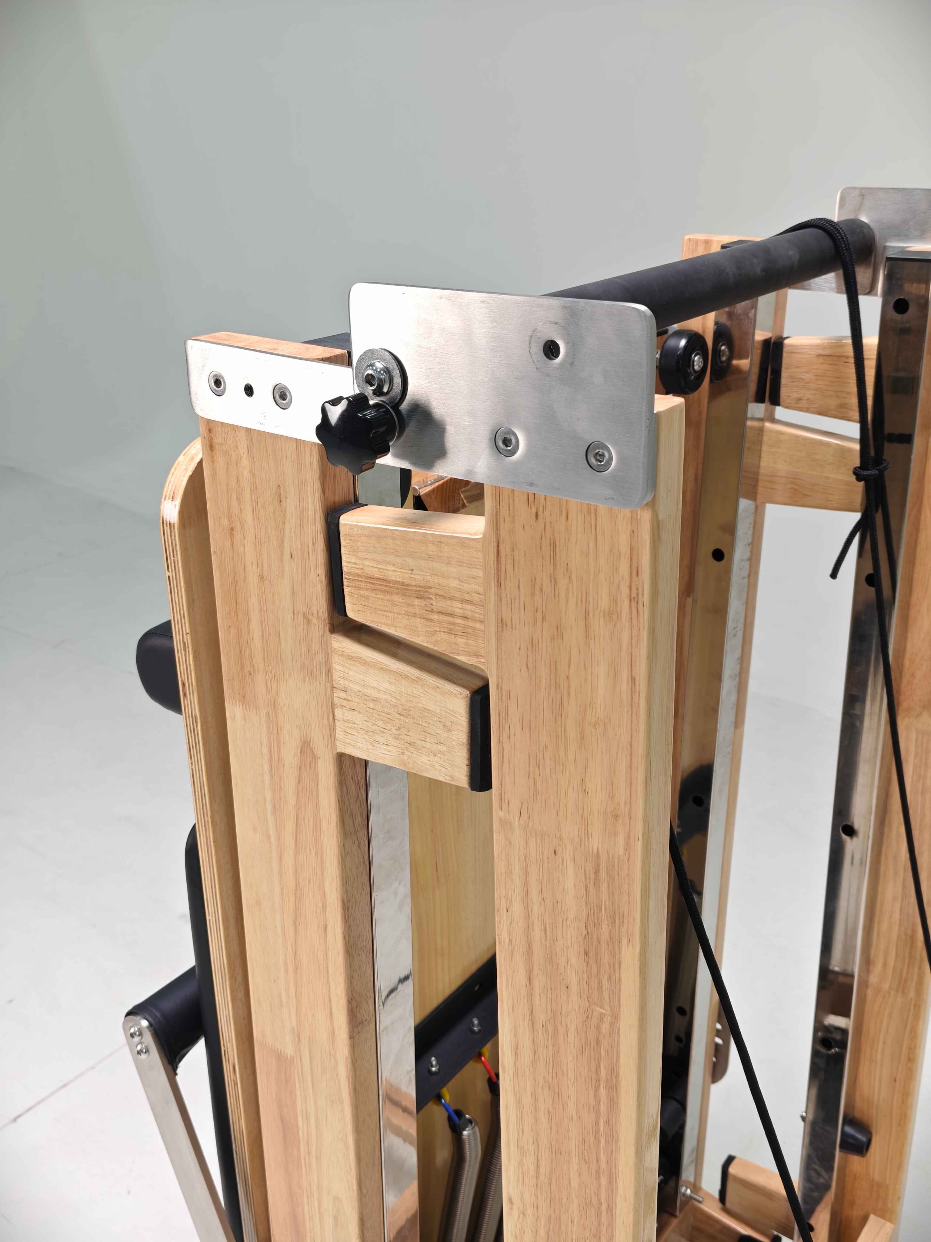 Commercial Foldable Oak & Alum - Pilates & Yoga Unleashed International Academy Yonkers avaliação e preço